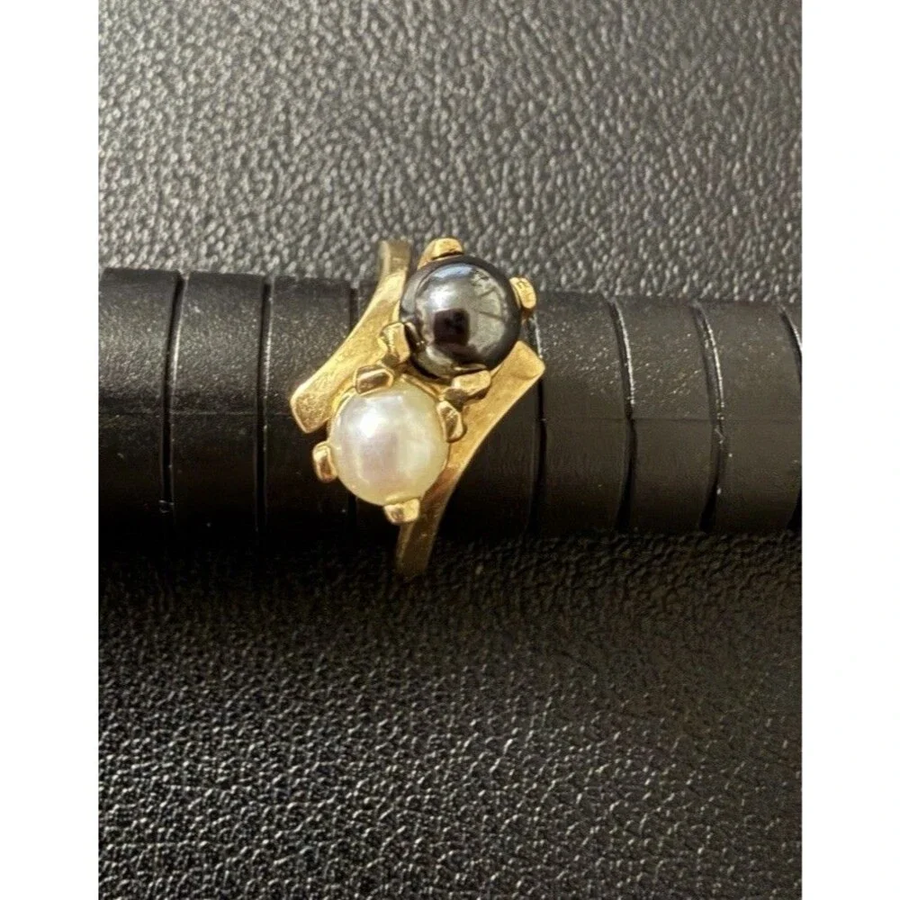 Vintage 10K Yellow Gold Two Pearl Ring Size 5.0 Weight **3.67 Grams** 1960s-70s